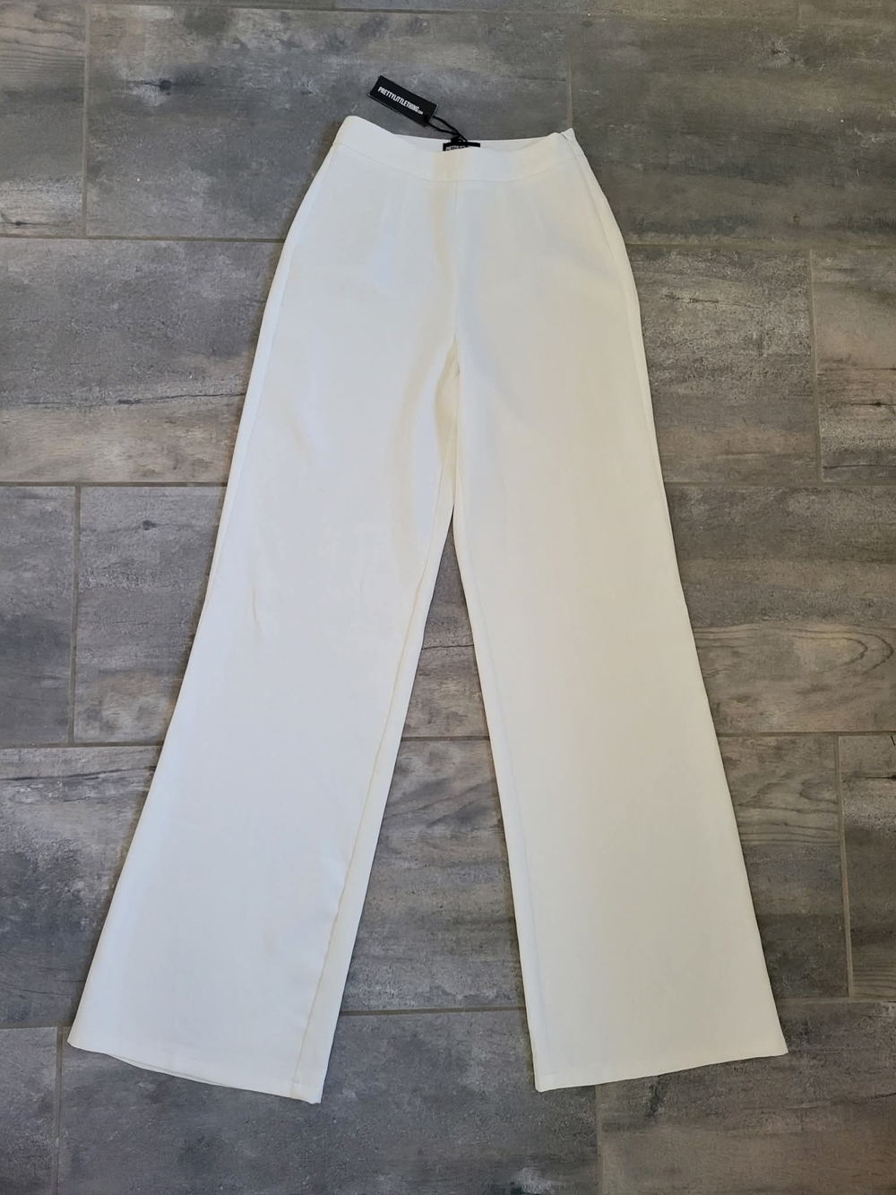 PrettyLittleThing White Wide-Leg Trousers. New With Tags. Size 2